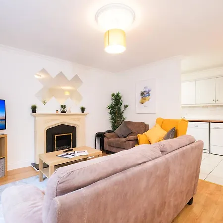 Apartment Stylish Centre Townhouse, Sleeps 12 With Parking *